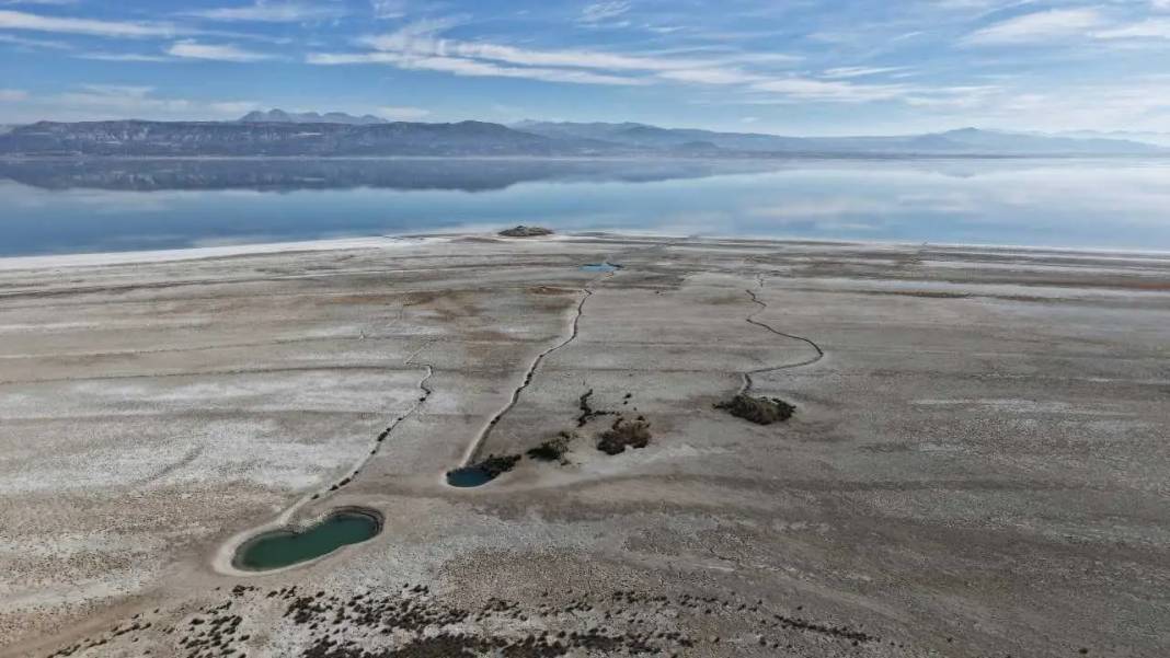 Hızla Kuruyan Burdur Gölü’nün Gözyaşları Gün Yüzüne Çıktı! 6